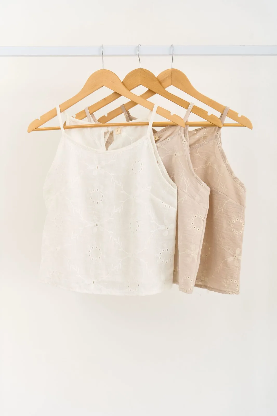 MUSCULOSA HALTER LINO BRODERIE