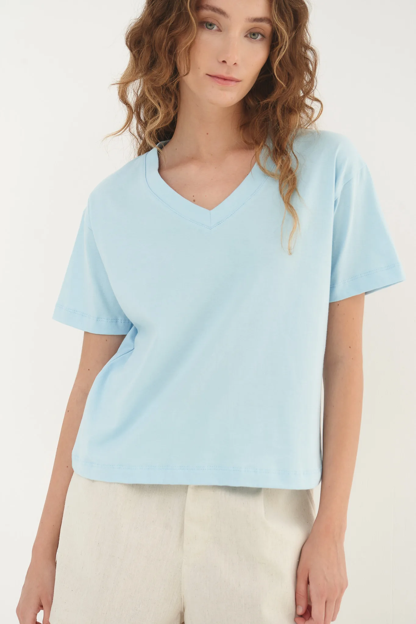 REMERA ALGODON CUELLO V - Imagen 2